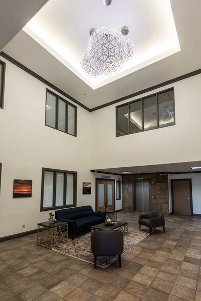 5296 S Commerce Dr, Murray, UT à vendre - Hall d’entrée - Image 3 de 4