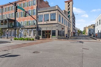 101 E Broughton St, Savannah, GA for lease Building Photo- Image 2 of 28