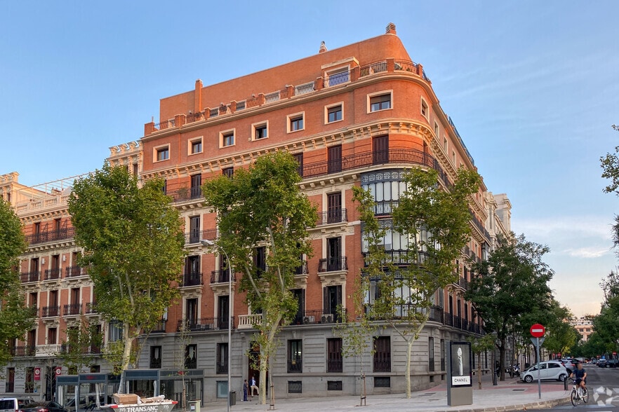 Office in Madrid, Madrid for lease - Building Photo - Image 2 of 2