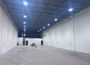 12 McCullough Dr, New Castle, DE for lease Interior Photo- Image 1 of 3