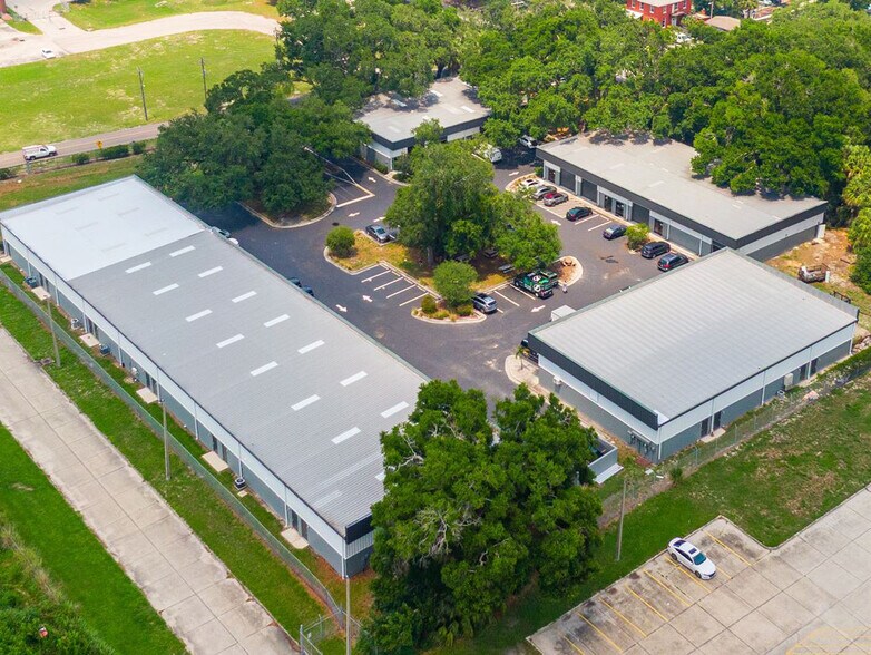 2815 E Henry Ave, Tampa, FL à louer - Photo du bâtiment - Image 2 de 9