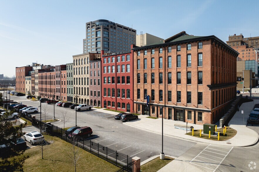 100 N Summit St, Toledo, OH à louer - Photo du bâtiment - Image 3 de 5