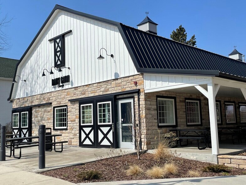 121 Main St, Oswego, IL à louer - Photo du bâtiment - Image 3 de 44