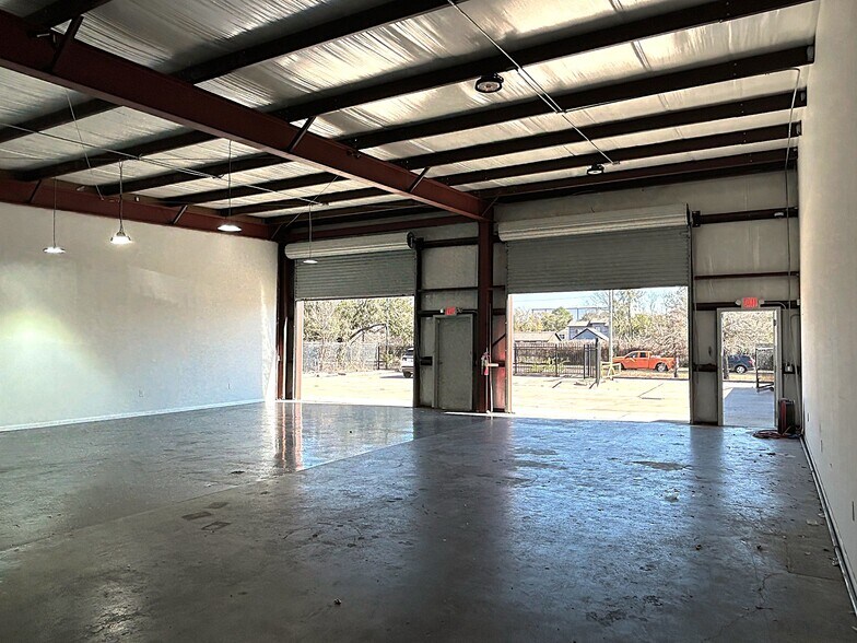 4503 Gessner Rd, Houston, TX à louer - Photo du bâtiment - Image 3 de 9