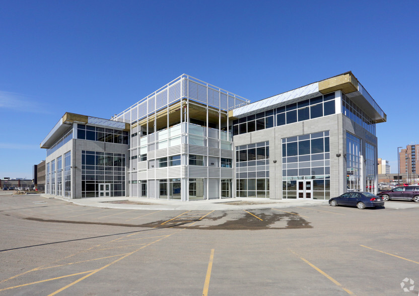 16904-16952 107th Ave NW, Edmonton, AB for lease - Building Photo - Image 2 of 5