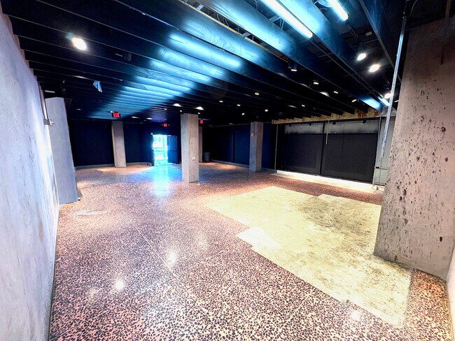 Plus de détails pour 215 W 9th St, Los Angeles, CA - Commerce de détail à louer