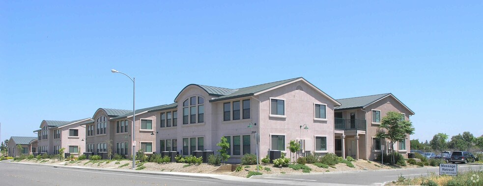 2056 Lyndell Ter, Davis, CA à louer - Photo du bâtiment - Image 2 de 3