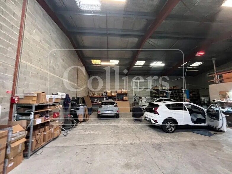 Office in Aubagne for lease - Interior Photo - Image 1 of 8