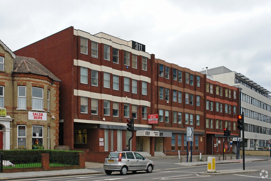 309 Ballards Ln, Londres à louer - Photo du bâtiment - Image 3 de 7