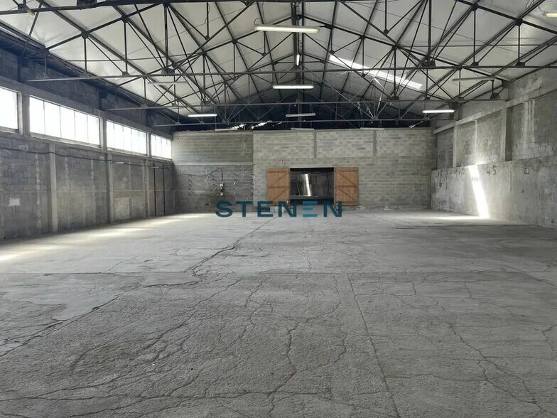 Flex dans Gémenos à louer - Photo du bâtiment - Image 2 de 10