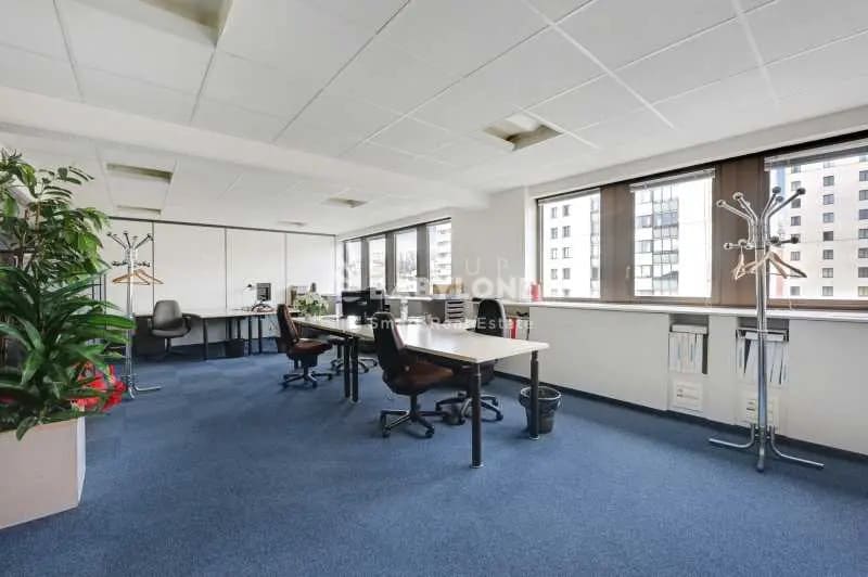 Office in Suresnes for sale - Interior Photo - Image 2 of 11