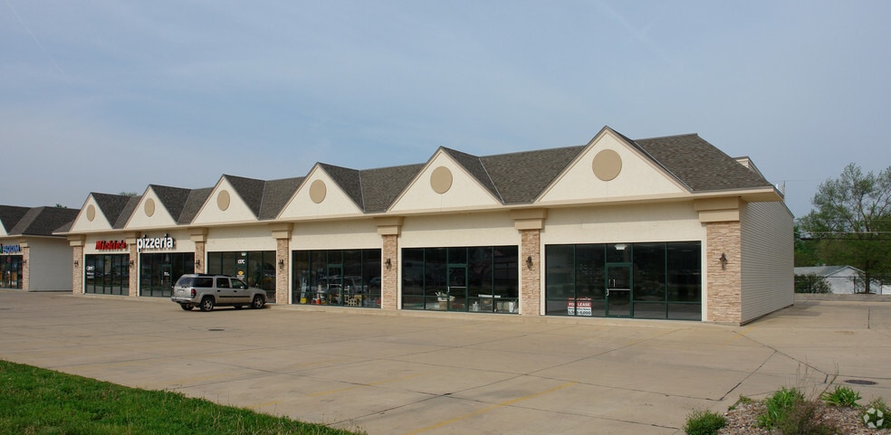 135 Radio City Dr, Pekin, IL à louer - Photo du bâtiment - Image 3 de 11