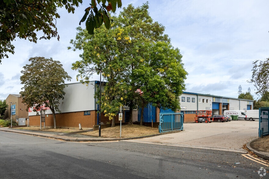 Eastbury Rd, London for lease - Building Photo - Image 2 of 4