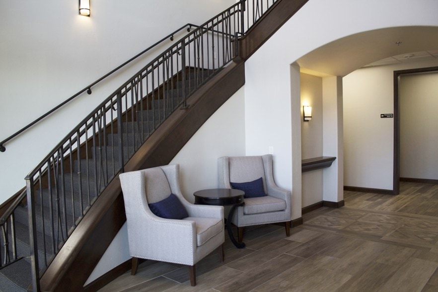 2513 S Kelly Ave, Edmond, OK à louer - Photo du bâtiment - Image 3 de 14