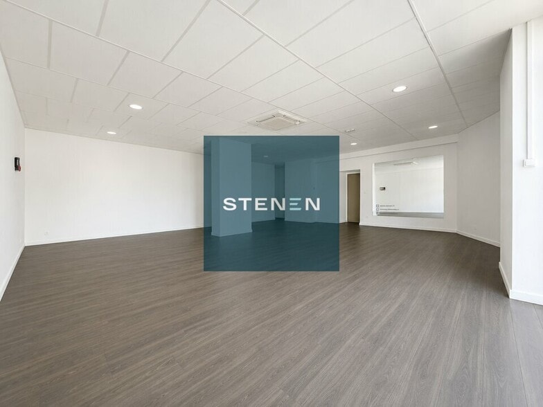 Office in Vitrolles for lease - Interior Photo - Image 2 of 5