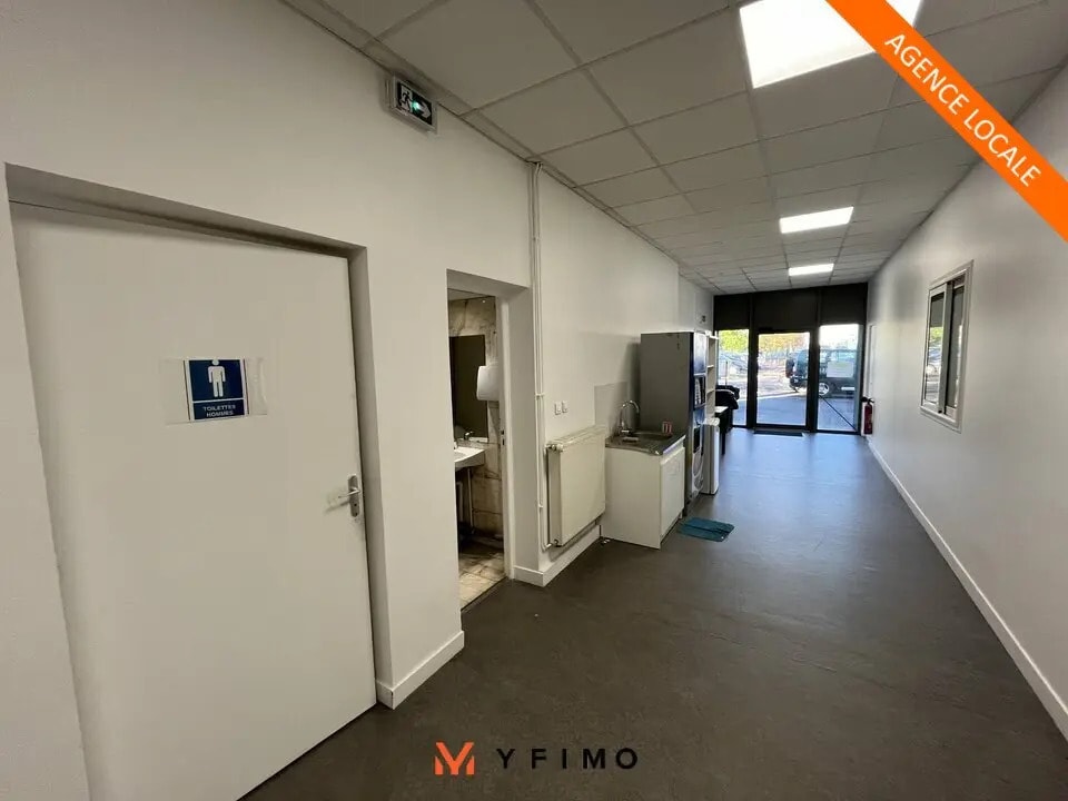 Flex in Poissy for lease Interior Photo- Image 1 of 7