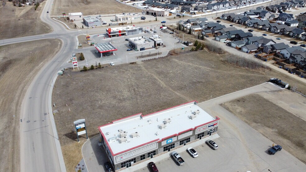 6045 Parkwood, Blackfalds, AB à vendre - Photo du bâtiment - Image 3 de 4