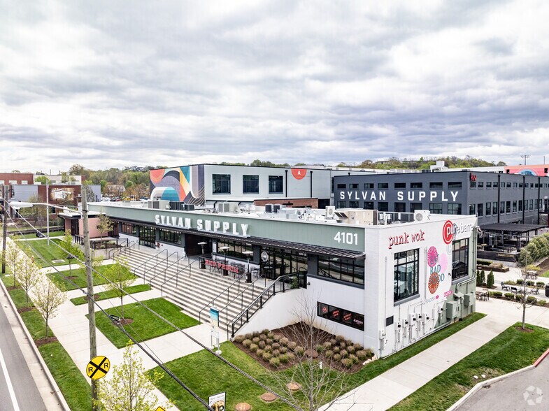 4101 Charlotte Ave, Nashville, TN à louer - Photo du bâtiment - Image 2 de 10