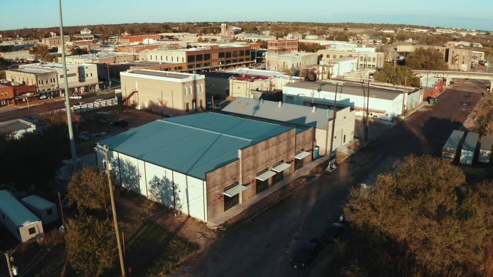 202 W 1st St, Taylor, TX for lease - Commercial Listing Video - Image 2 of 32