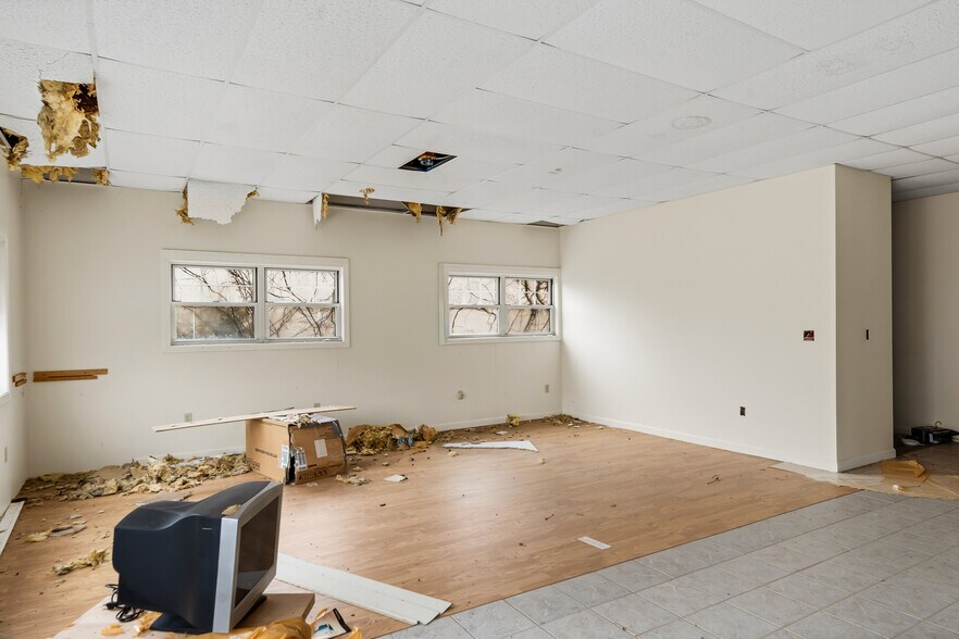 360 SW Cutoff, Northborough, MA à vendre - Photo du bâtiment - Image 3 de 35