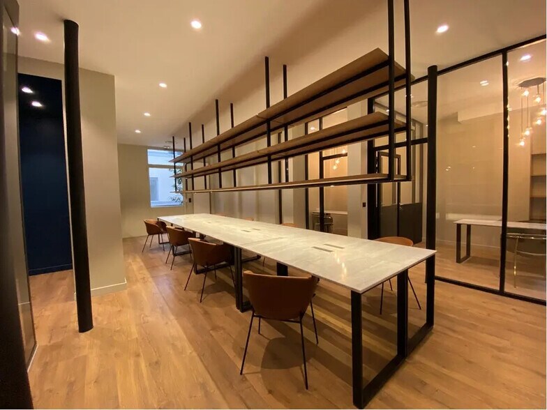 Bureau dans Paris à louer - Photo du bâtiment - Image 1 de 8