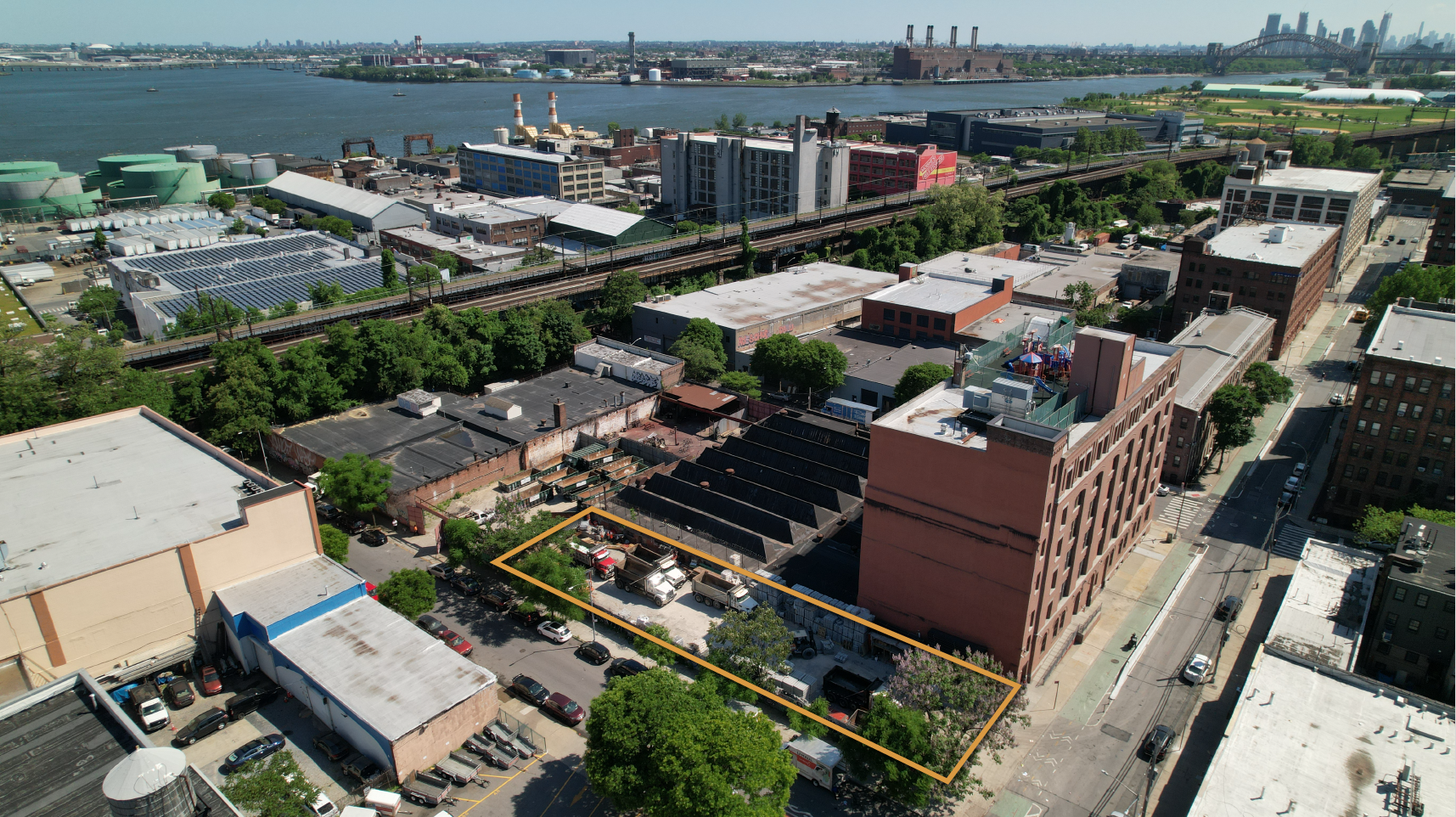 780 E 137 St, Bronx, NY à vendre Photo du bâtiment- Image 1 de 6