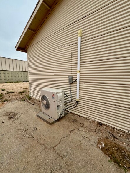 608 N Meadow Ave, Odessa, TX à louer - Photo du bâtiment - Image 2 de 14