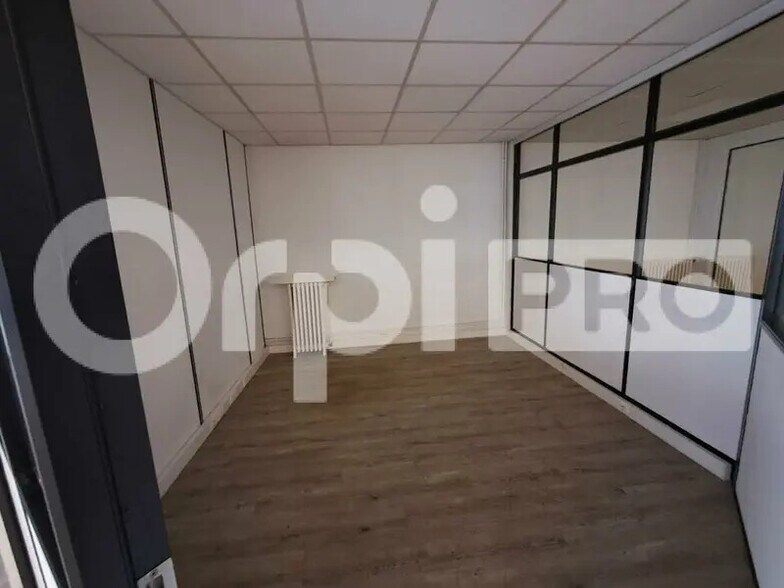 Retail in Montluçon for lease - Interior Photo - Image 3 of 9