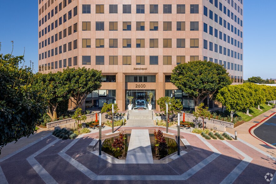 2600 Michelson Dr, Irvine, CA à louer - Photo du bâtiment - Image 2 de 10