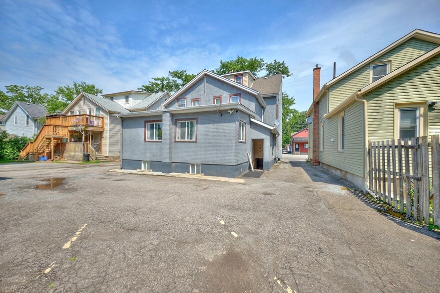50 Welland Av, St Catharines, ON for sale - Building Photo - Image 3 of 15