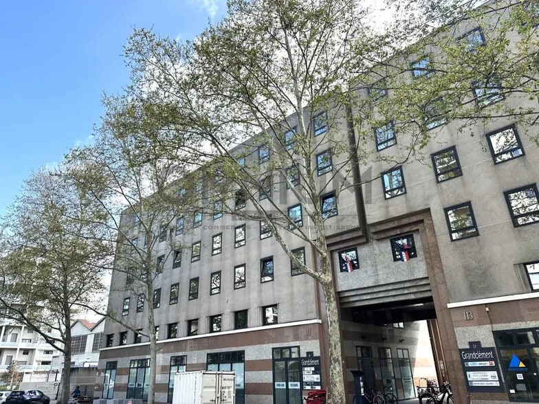 Office in Villeurbanne for lease - Building Photo - Image 1 of 1