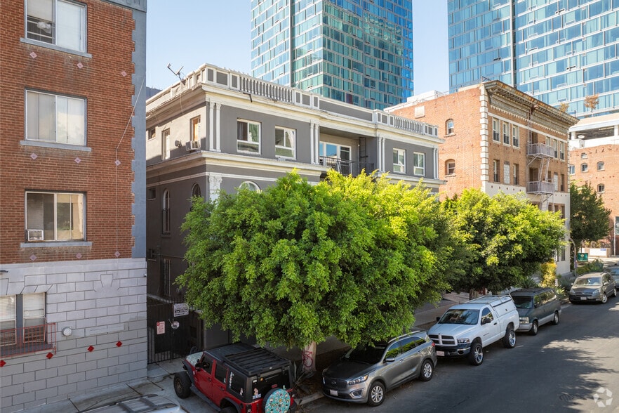 681 Shatto Pl, Los Angeles, CA for sale - Primary Photo - Image 1 of 43