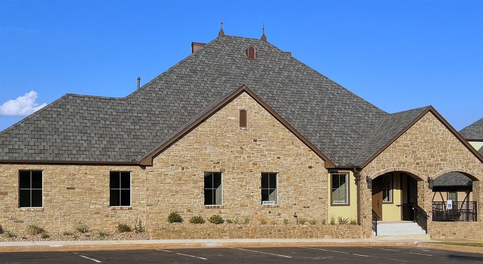 13194 N MacArthur Boulevard, Oklahoma City, OK for lease - Building Photo - Image 2 of 9