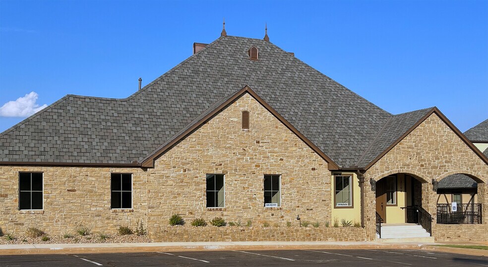 13194 N MacArthur Boulevard, Oklahoma City, OK à louer - Photo du bâtiment - Image 2 de 9