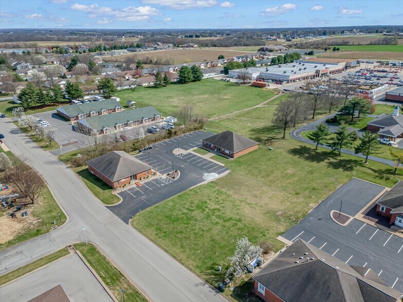 212 Bradford Ln, Waterloo, IL à vendre - Photo du bâtiment - Image 3 de 6