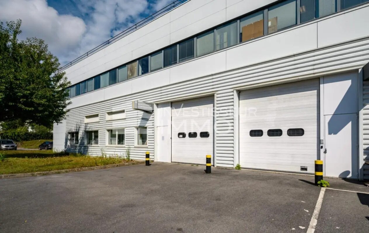 Flex in Cergy for lease Building Photo- Image 1 of 10