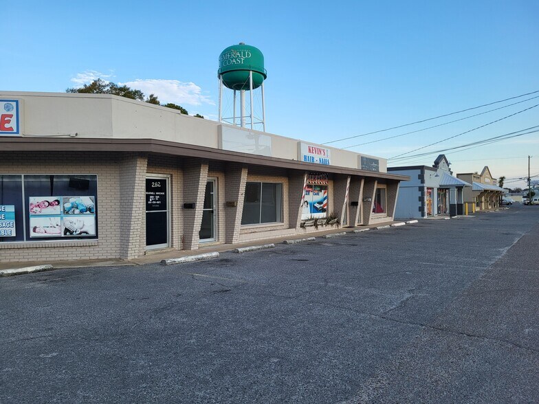 286-288 Eglin Pky, Fort Walton Beach, FL à louer - Photo du bâtiment - Image 1 de 5