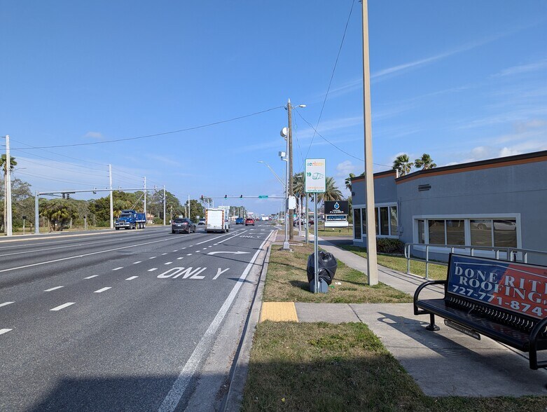 7940 Grand Blvd, Port Richey, FL à vendre - Photo du bâtiment - Image 3 de 16