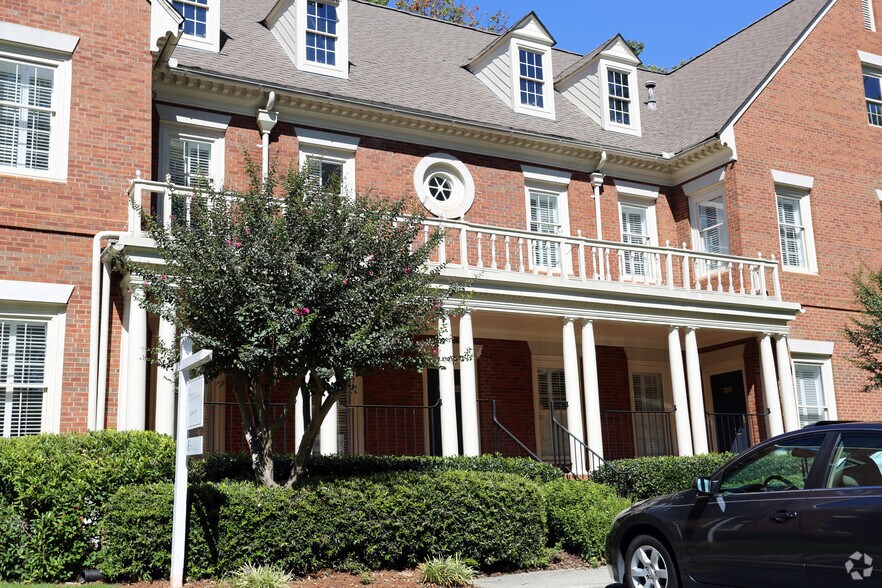 6111 Peachtree Dunwoody Rd NE, Atlanta, GA à louer - Photo du bâtiment - Image 3 de 7