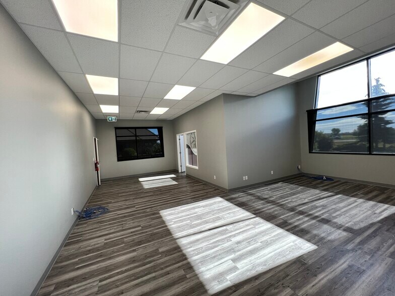 284 Burnt Park Dr, Red Deer County, AB à louer - Photo intérieure - Image 2 de 7