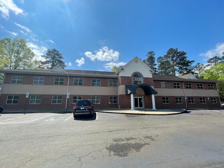 5920 S Miami Blvd, Morrisville, NC à louer - Photo du bâtiment - Image 2 de 12