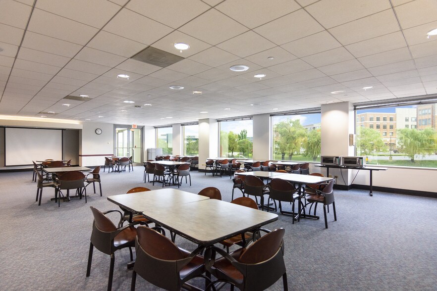 1333 Burr Ridge Pky, Burr Ridge, IL à louer - Photo intérieure - Image 2 de 18