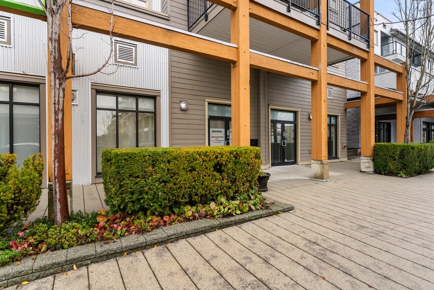 6033 London Rd, Richmond, BC à vendre - Photo du bâtiment - Image 3 de 47