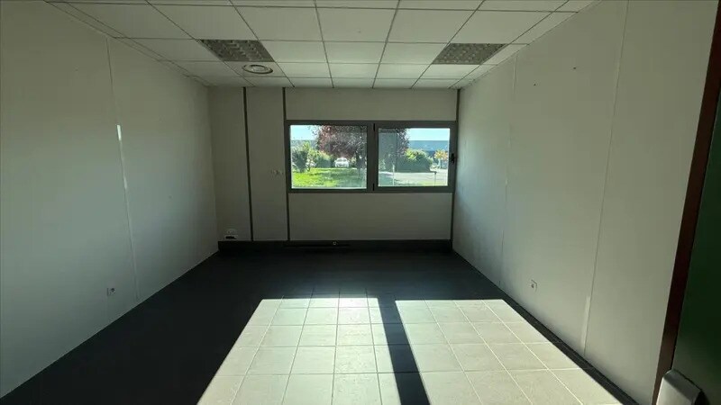 Office in Bourg-en-Bresse for lease - Interior Photo - Image 3 of 10