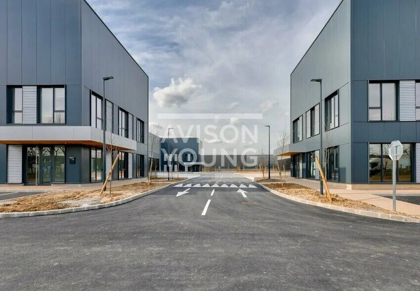 Flex dans La Courneuve à louer - Photo du bâtiment - Image 3 de 3