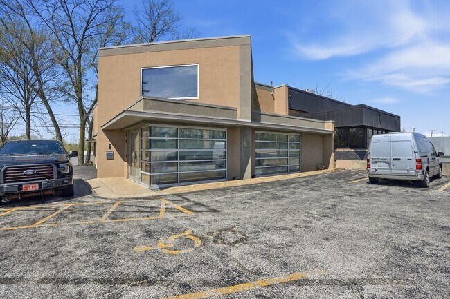 Plus de détails pour 11324 Southwest Hwy, Palos Hills, IL - Commerce de détail à vendre