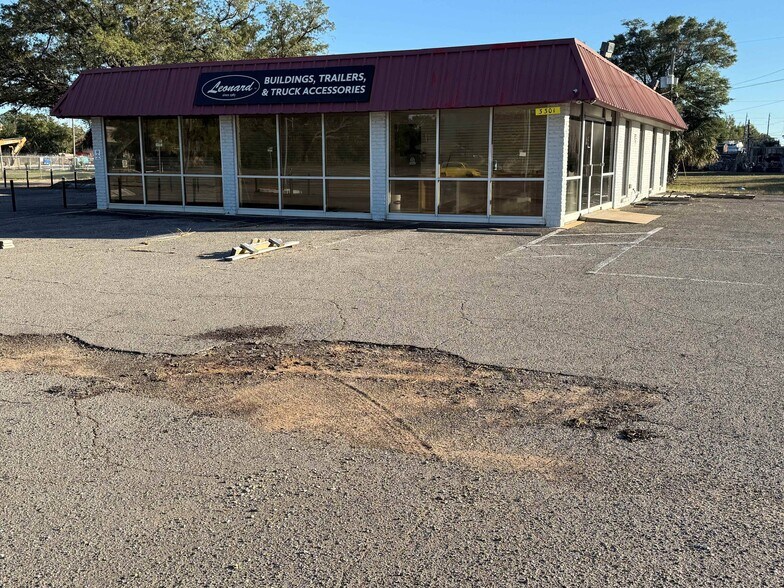 3301 W Navy Blvd, Pensacola, FL à vendre - Photo du bâtiment - Image 2 de 26