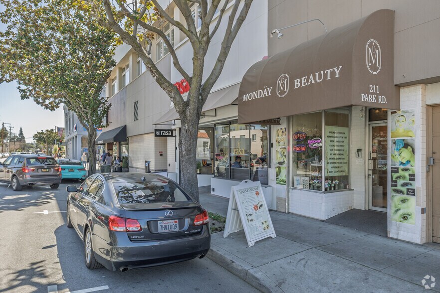 205 Park Rd, Burlingame, CA à louer - Photo du bâtiment - Image 3 de 4