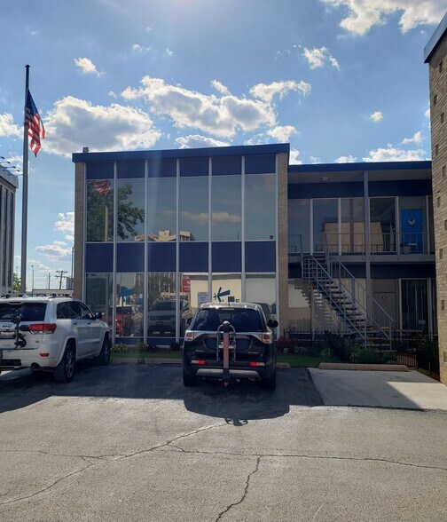 710 Higgins Rd, Park Ridge, IL à louer - Photo du bâtiment - Image 2 de 20