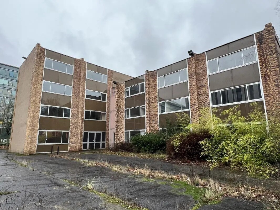 6 Square Isaac Newton, Montigny-le-Bretonneux for sale Building Photo- Image 1 of 7